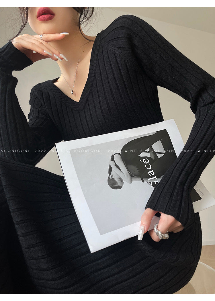 Aconiconi｜ Turtleneck and V-neck Knitted Long Slim Fit Dress